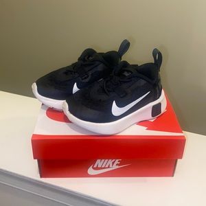 Nike Reposto (TD) Baby Black/White Athletic￼ Sneaker Size 5c